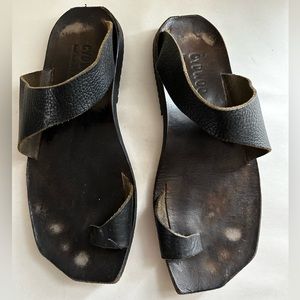 Cydwoq Hillary Women's Black Leather Toe Loop Sandals Size 37 US 7 Handmade